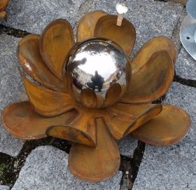 Blume mit Edelstahlkugel 2 (2).jpg