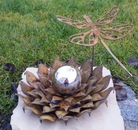 Blume mit Libelle (2).jpg